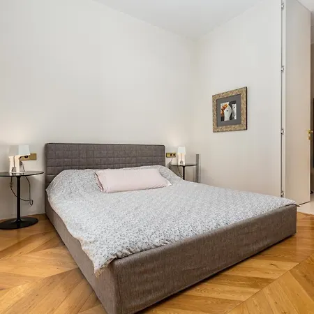 Luxury Paseo De Gracia Casa Batllo Апартаменты *